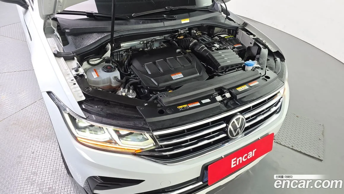 Volkswagen Tiguan — фото 9