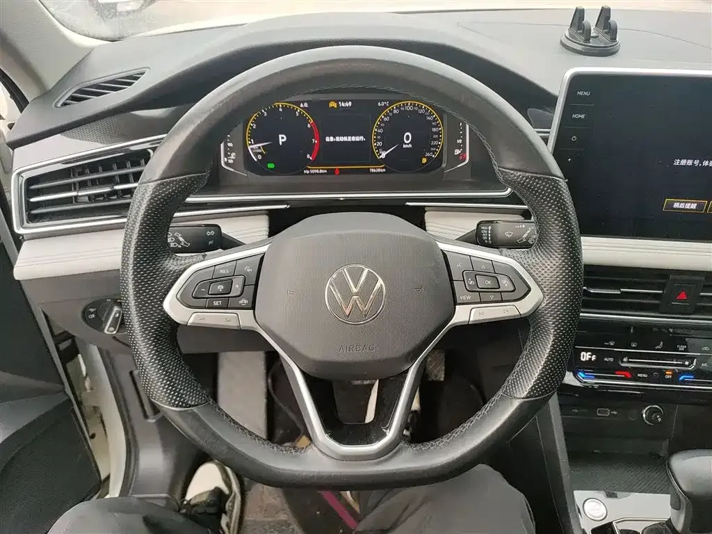 Volkswagen Tiguan L — фото 10