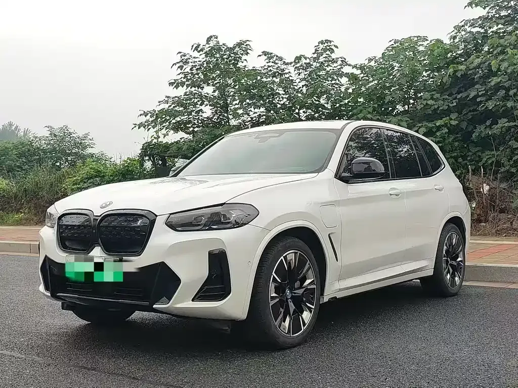 BMW iX3 — фото 1