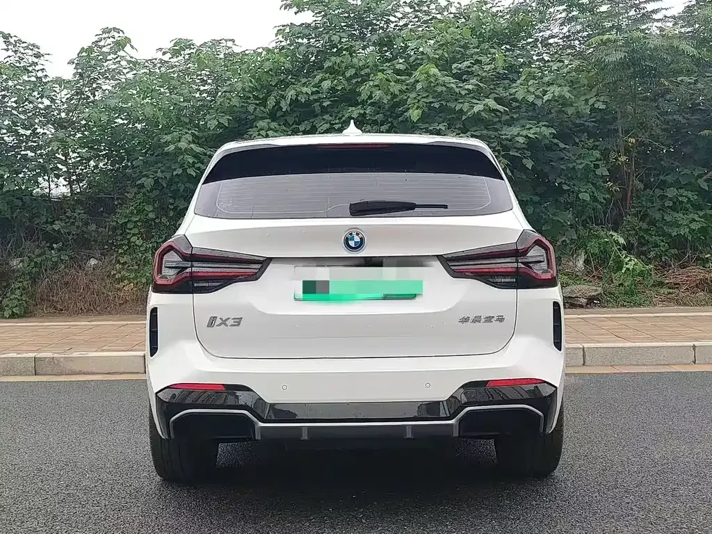 BMW iX3 — фото 9