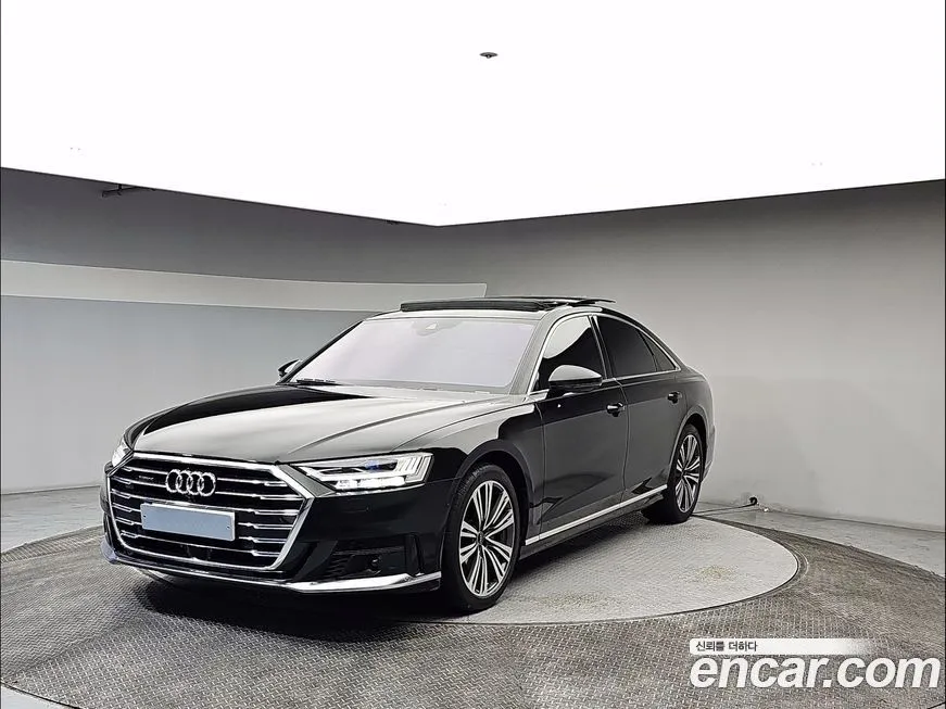 Audi A8 — фото 1