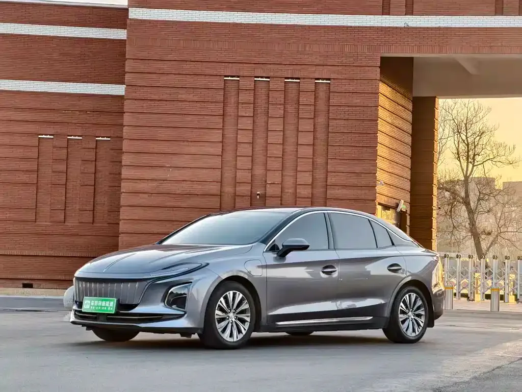 Hongqi E-QM5 — фото 1