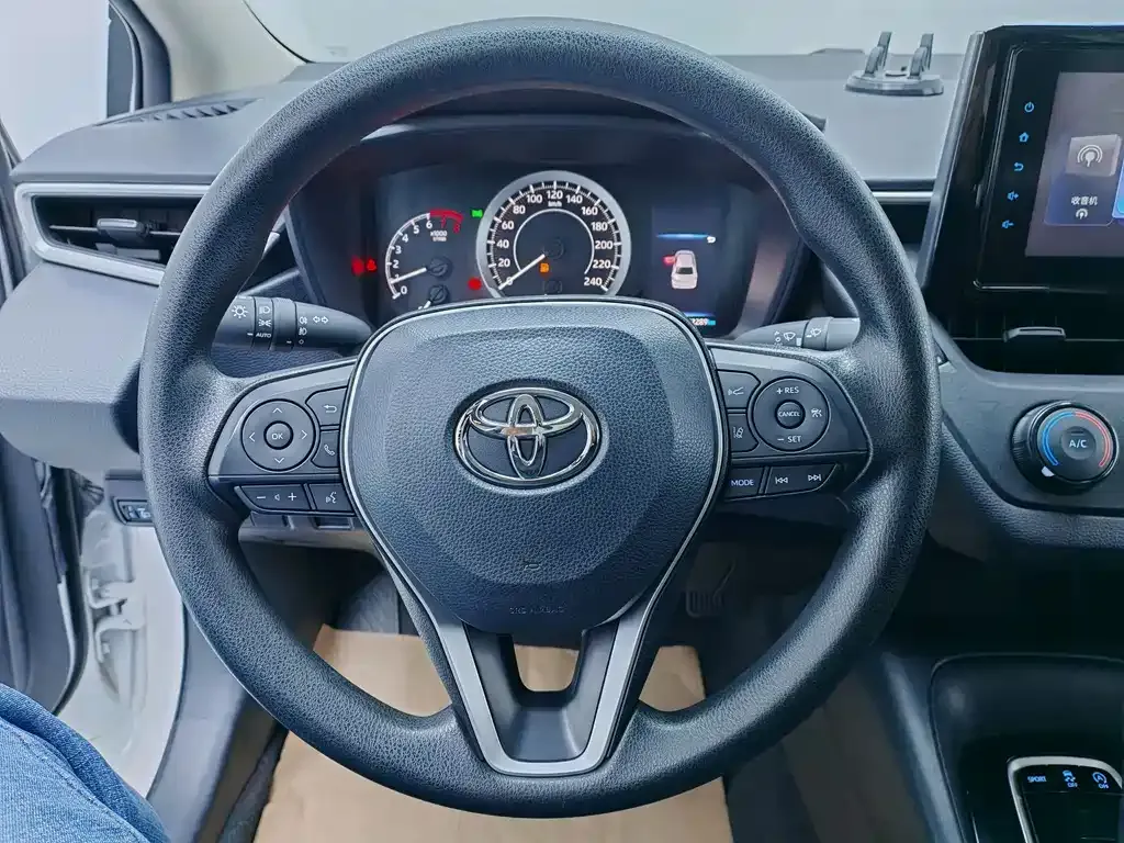 Toyota Corolla — фото 9