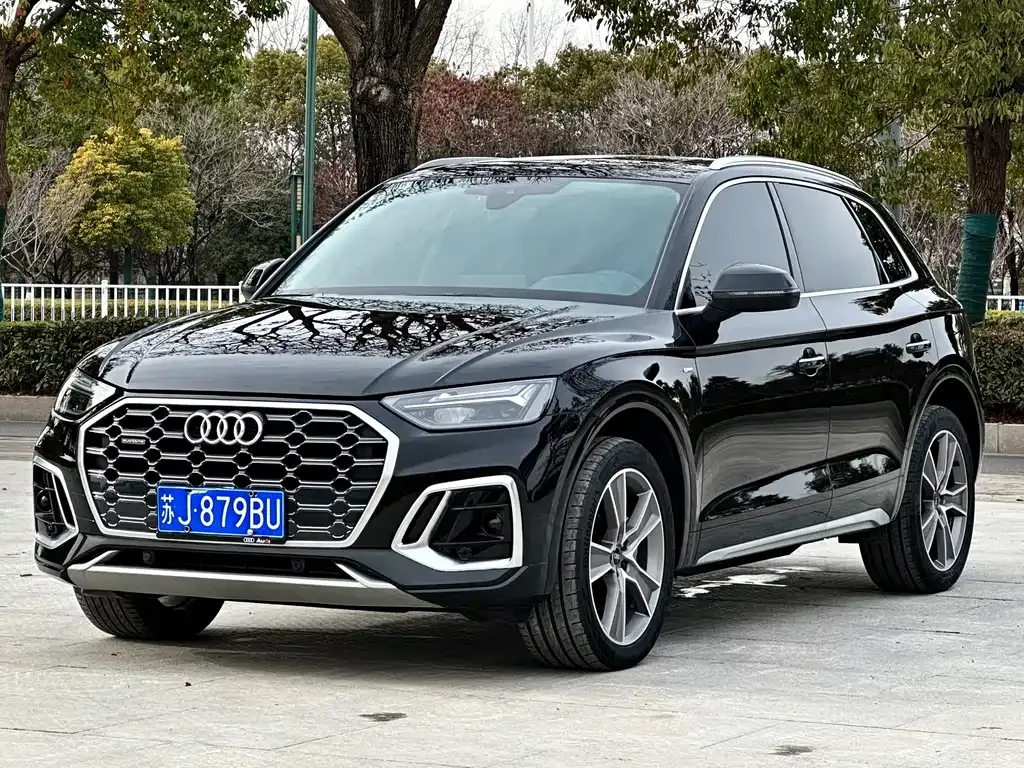 Audi Q5L — фото 1