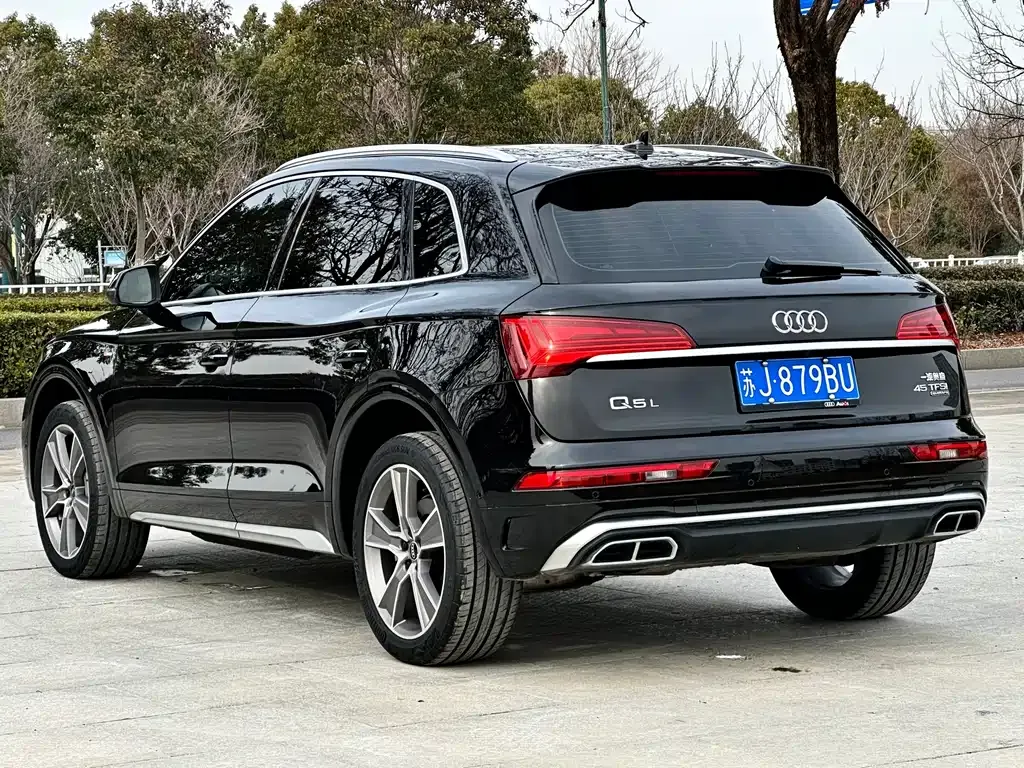 Audi Q5L — фото 5