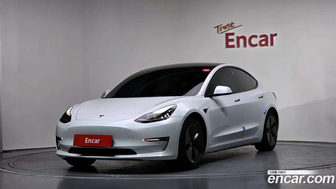Tesla Model 3 — фото 1