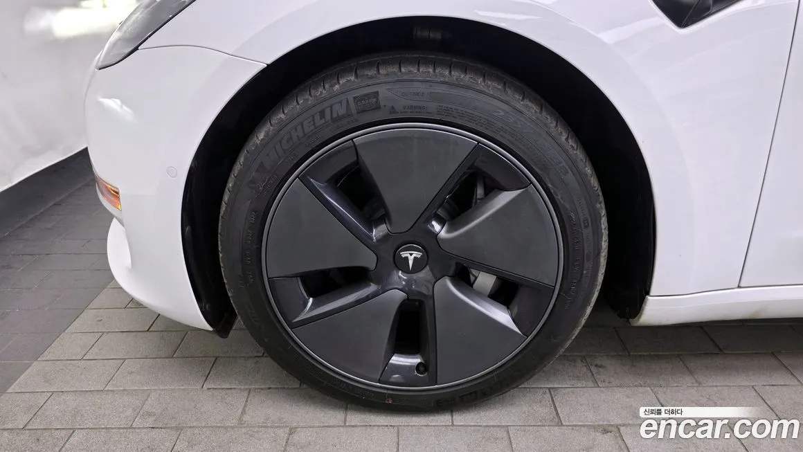 Tesla Model 3 — фото 10