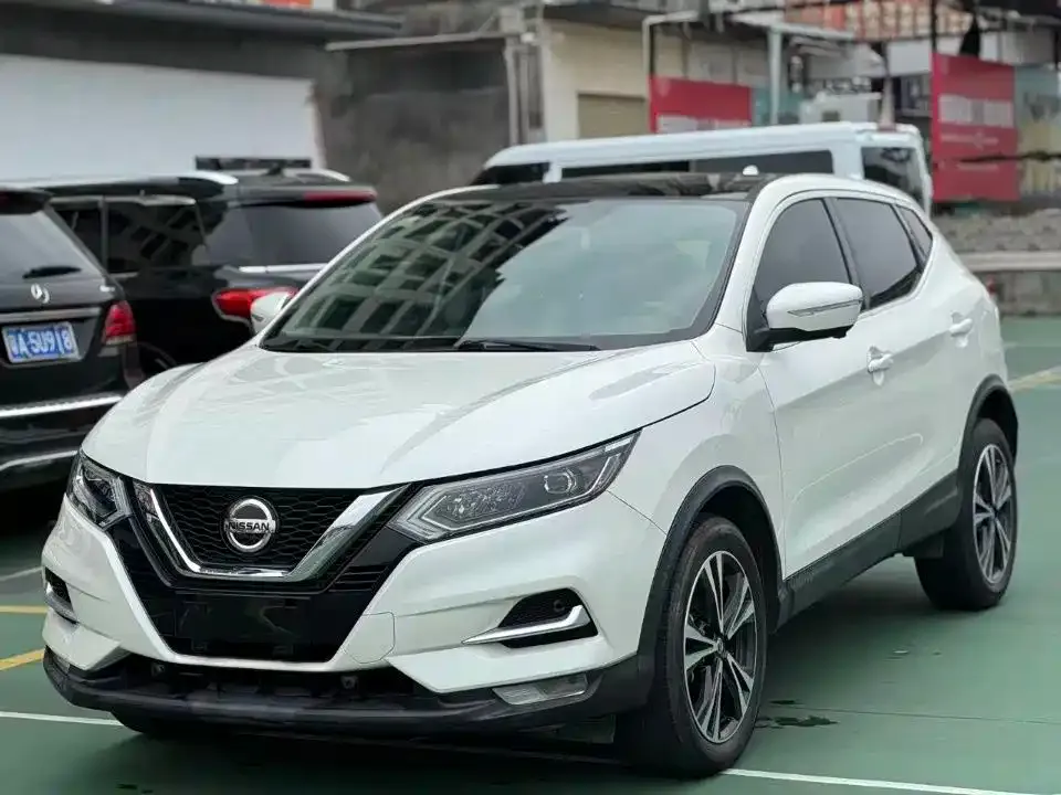 Nissan Qashqai — фото 1