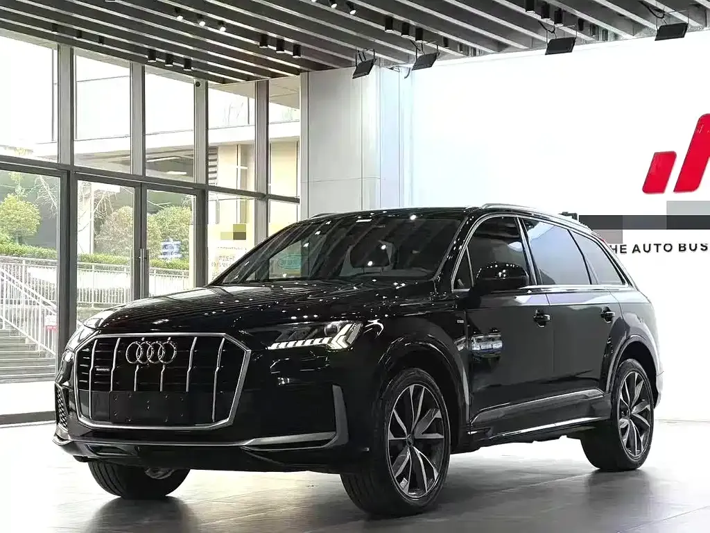 Audi Q7 — фото 1