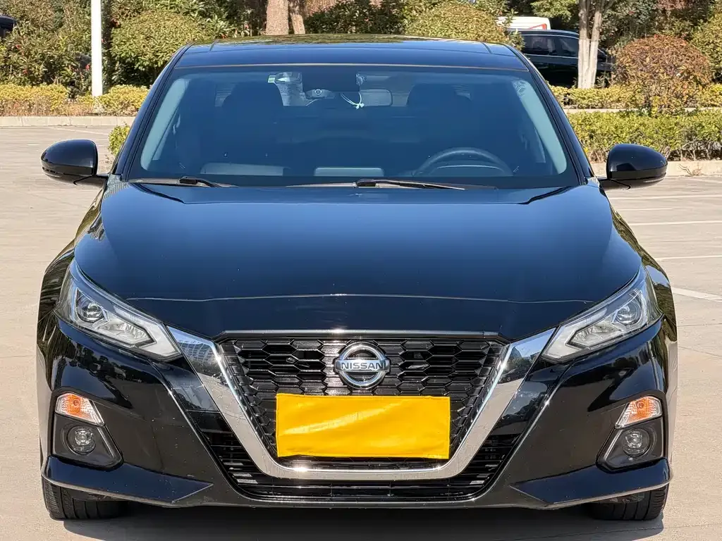 Nissan Teana — фото 1