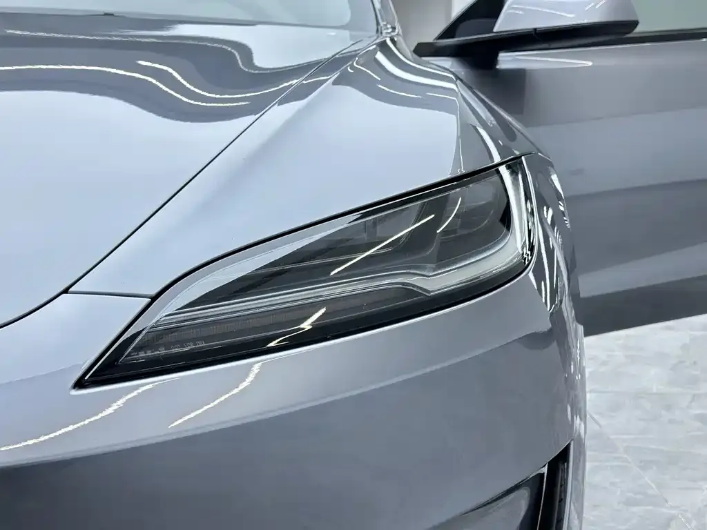 Tesla Model 3 — фото 3