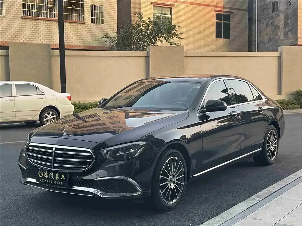 Mercedes-Benz E-Class — фото 1