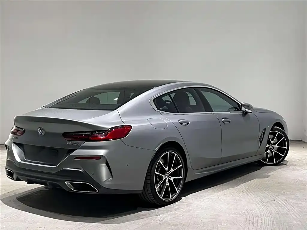 BMW 8 Series — фото 6