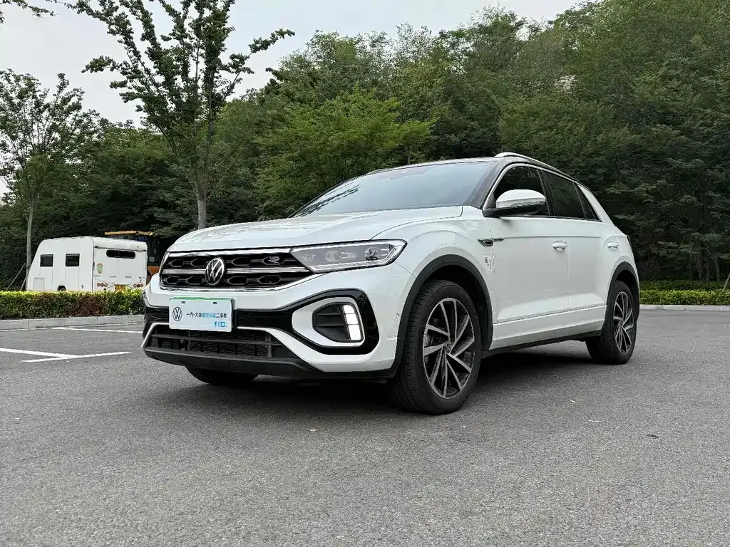 Volkswagen T-Roc — фото 1