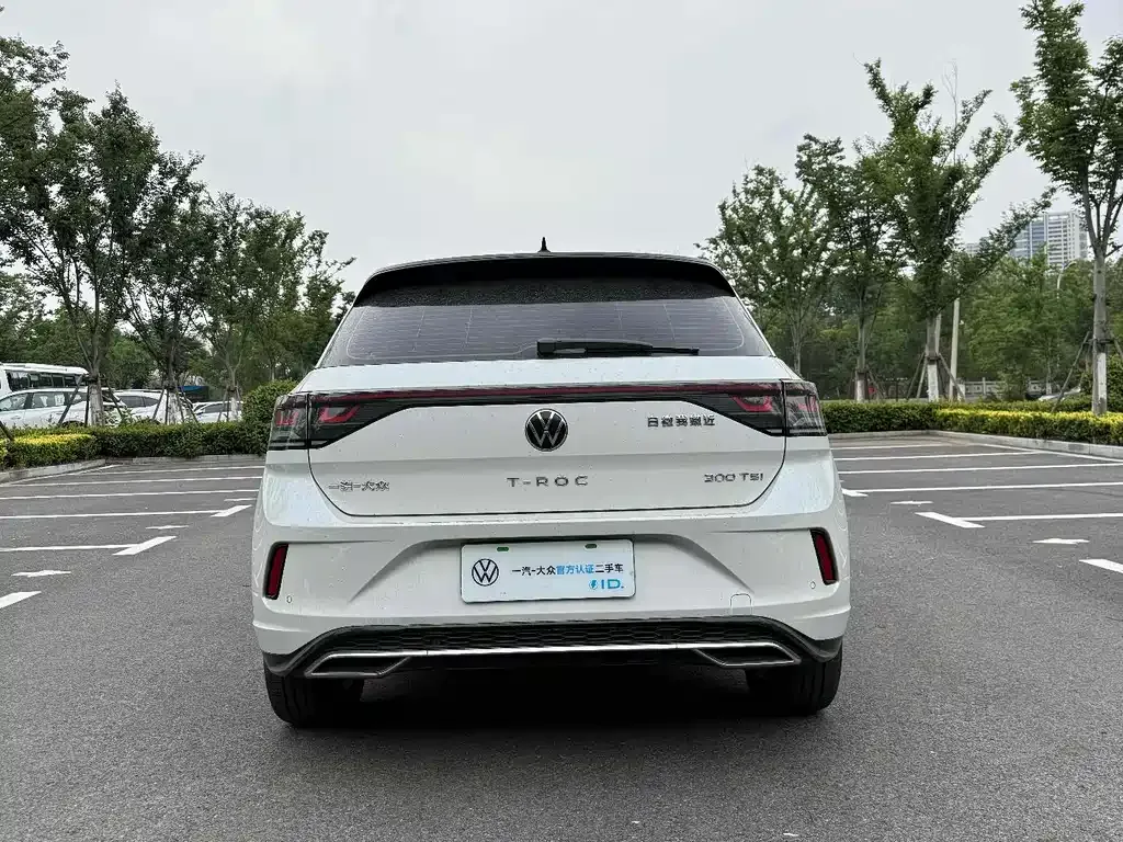 Volkswagen T-Roc — фото 7