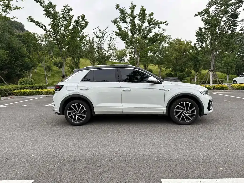 Volkswagen T-Roc — фото 9