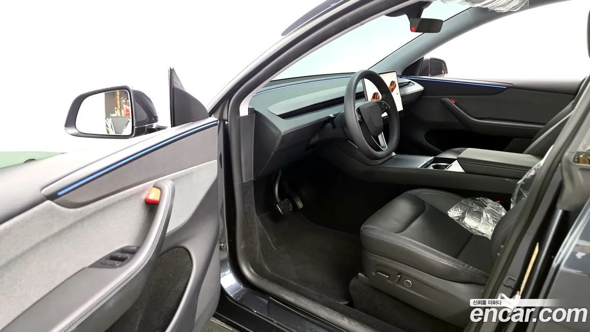Tesla Model Y — фото 10