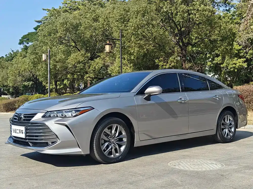 Toyota Avalon — фото 1