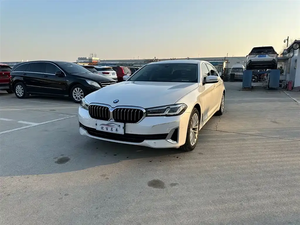 BMW 5 Series — фото 1