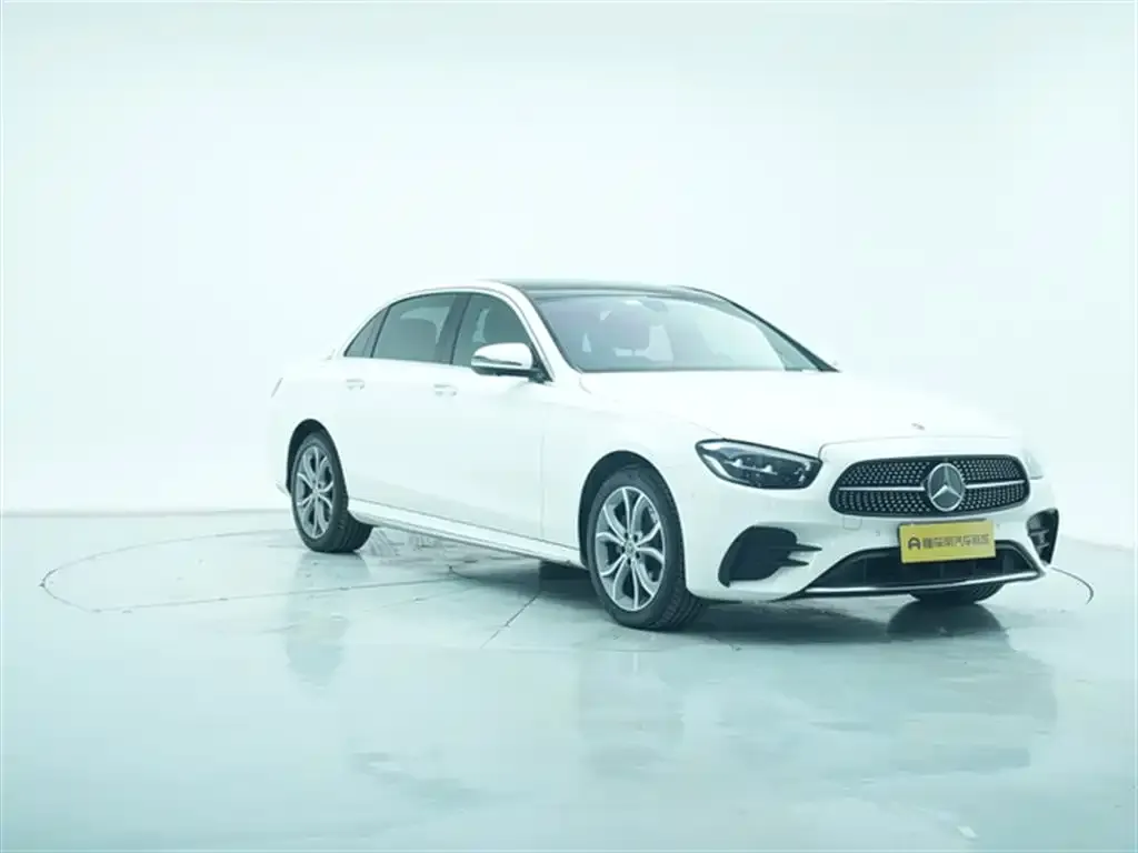 Mercedes-Benz E-Class — фото 2