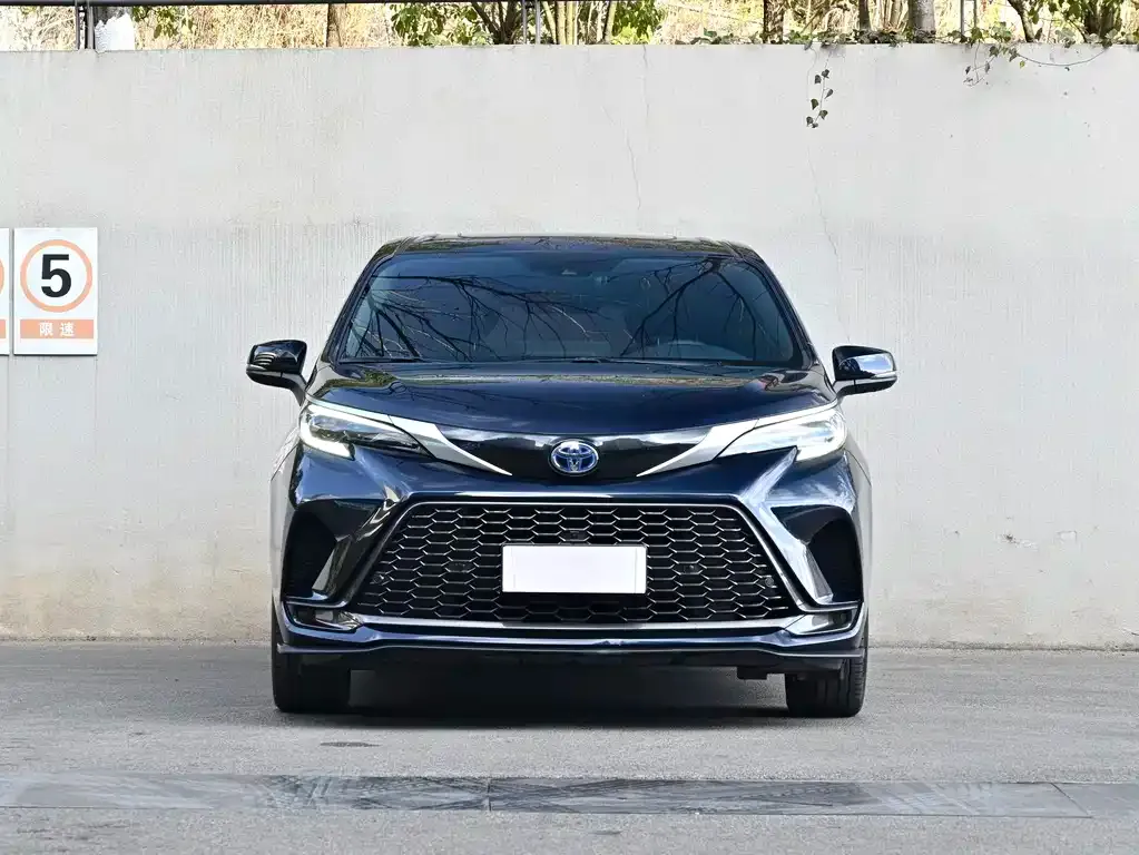 Toyota Granvia — фото 7