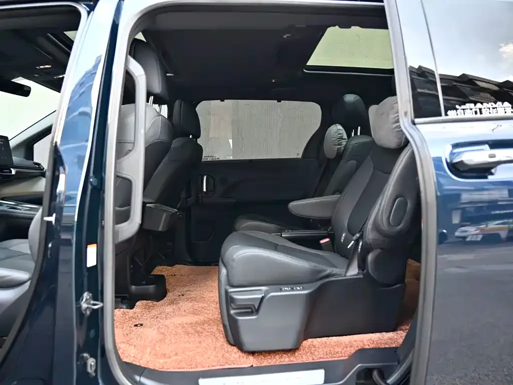 Toyota Granvia — фото 4