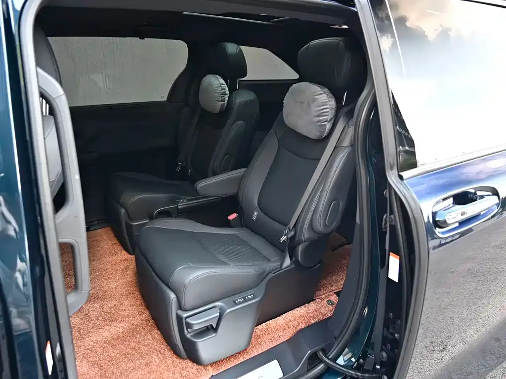 Toyota Granvia — фото 8