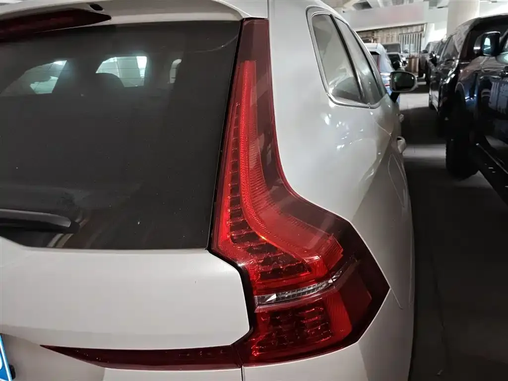 Volvo XC60 — фото 10