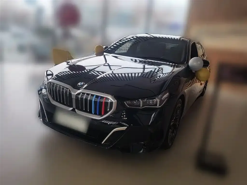 BMW 5 Series — фото 1