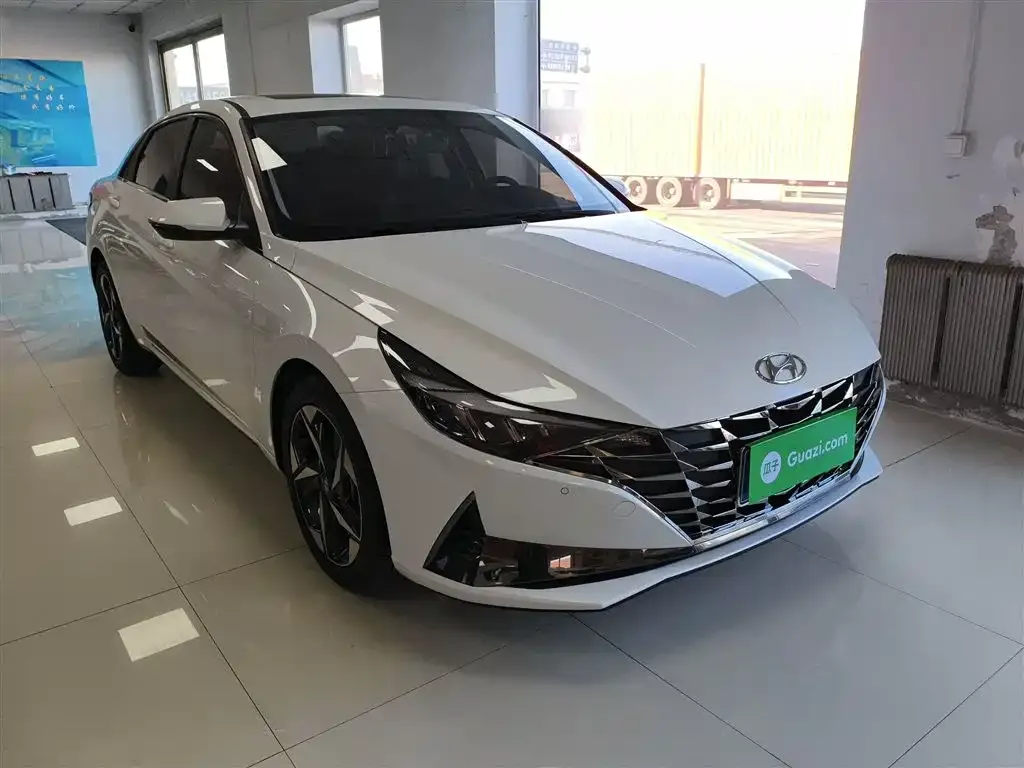 Hyundai Elantra — фото 7
