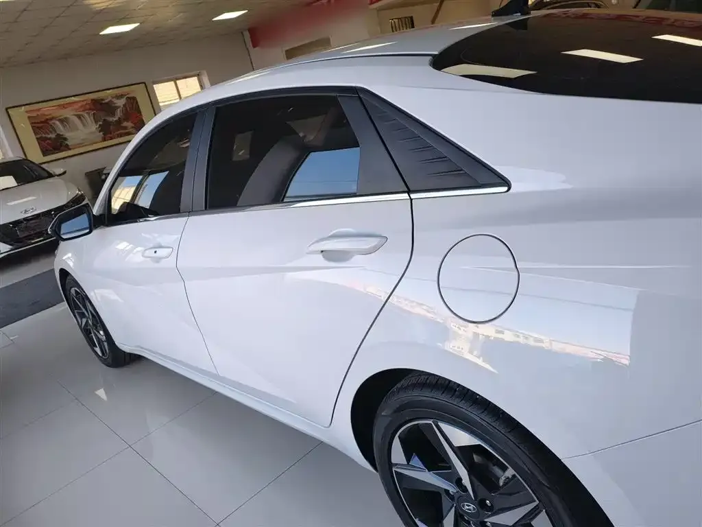 Hyundai Elantra — фото 2