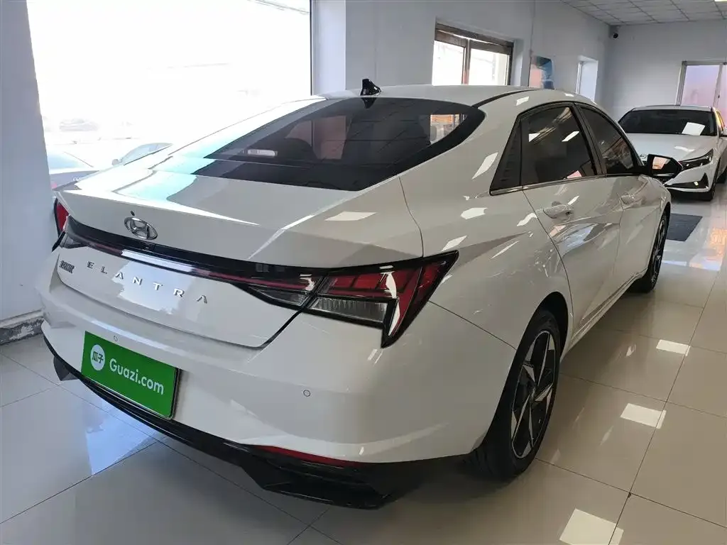 Hyundai Elantra — фото 8