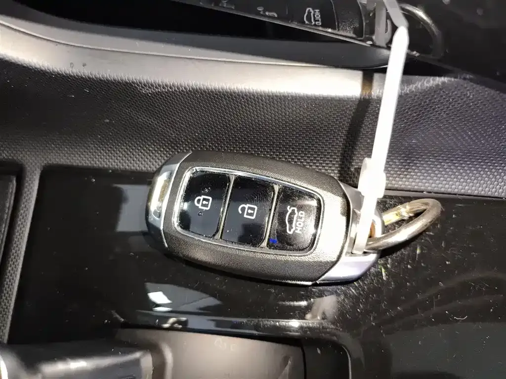 Hyundai Elantra — фото 4