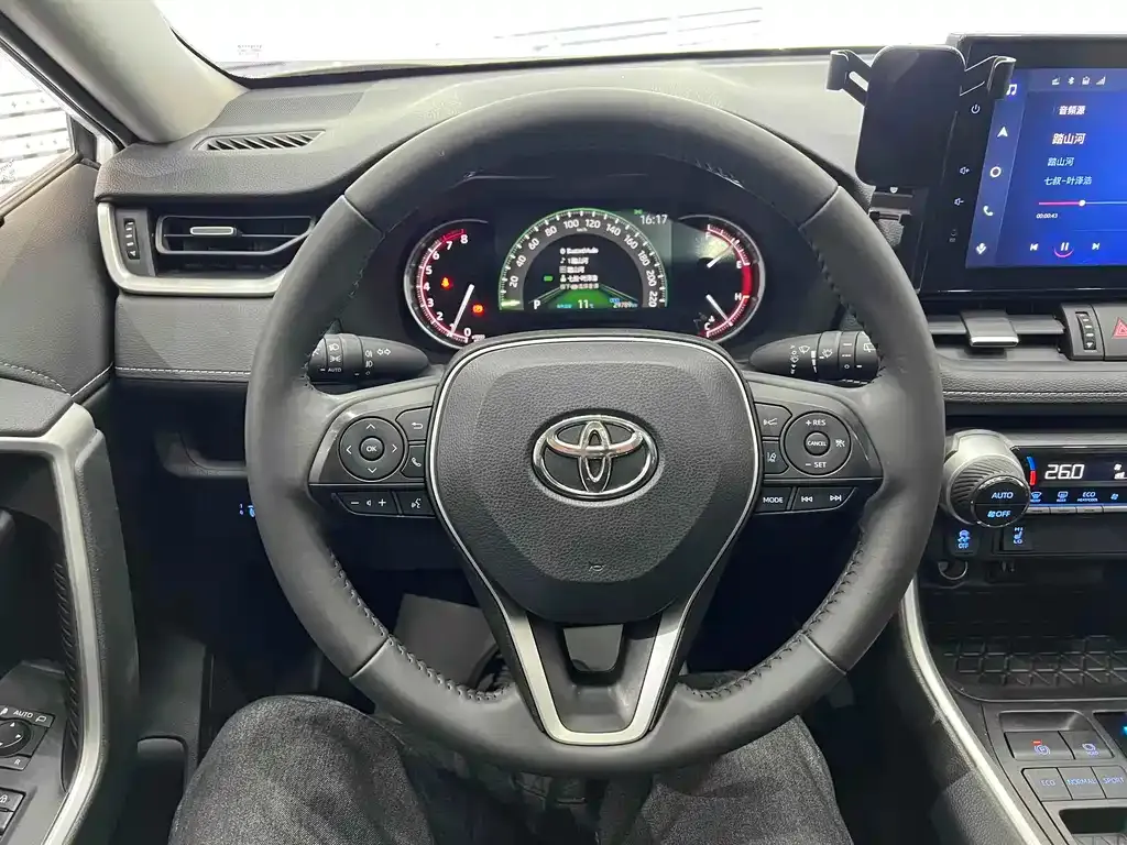 Toyota RAV4 — фото 8
