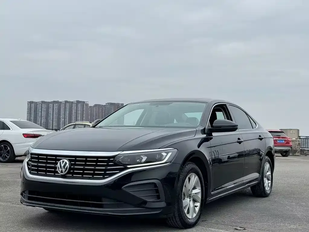 Volkswagen Passat — фото 1