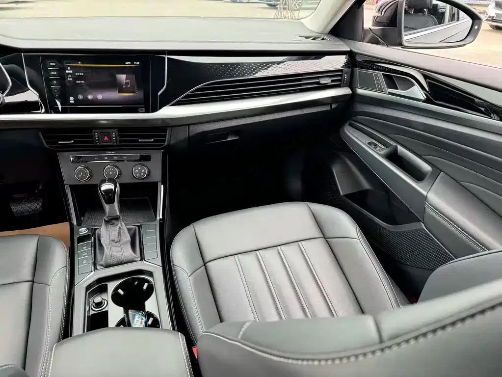 Volkswagen Passat — фото 10