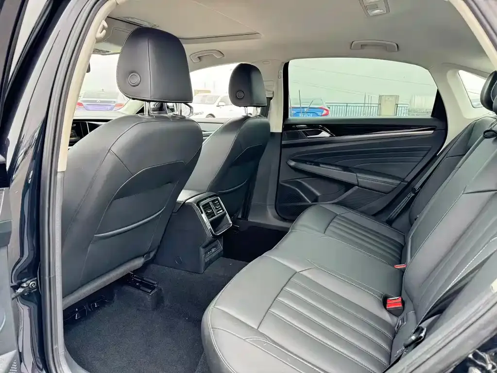 Volkswagen Passat — фото 8