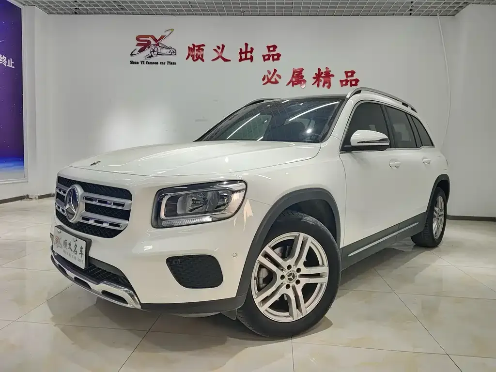 Mercedes-Benz GLB — фото 1