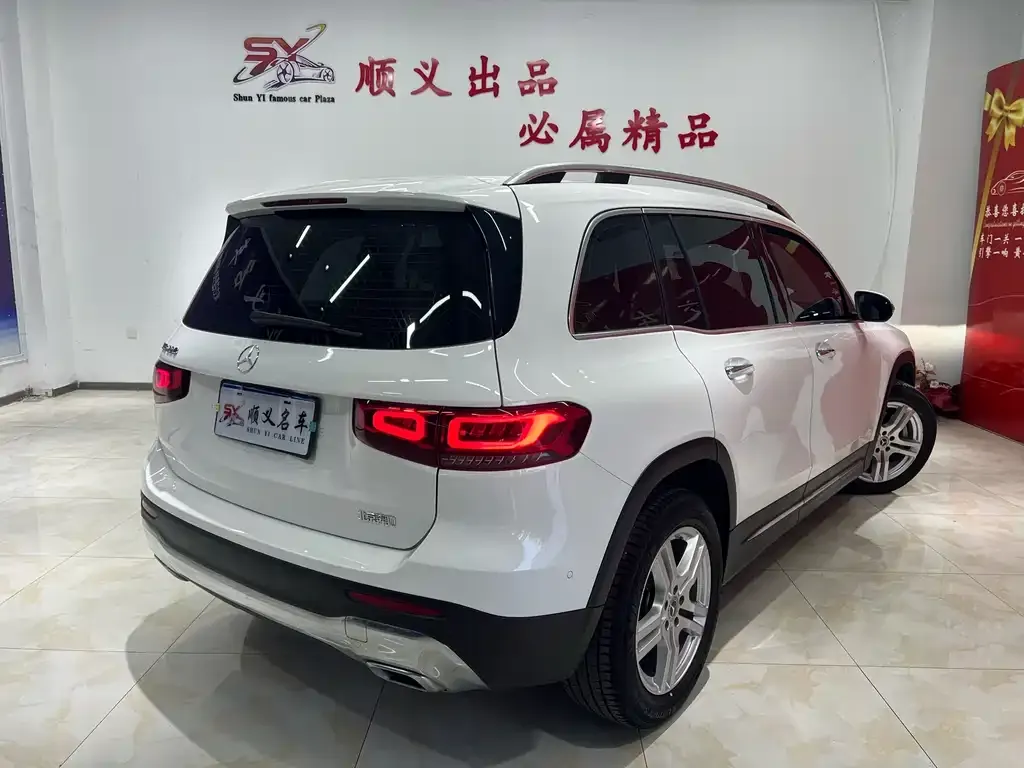 Mercedes-Benz GLB — фото 10