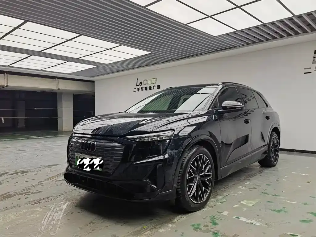 Audi Q5 e-tron — фото 1