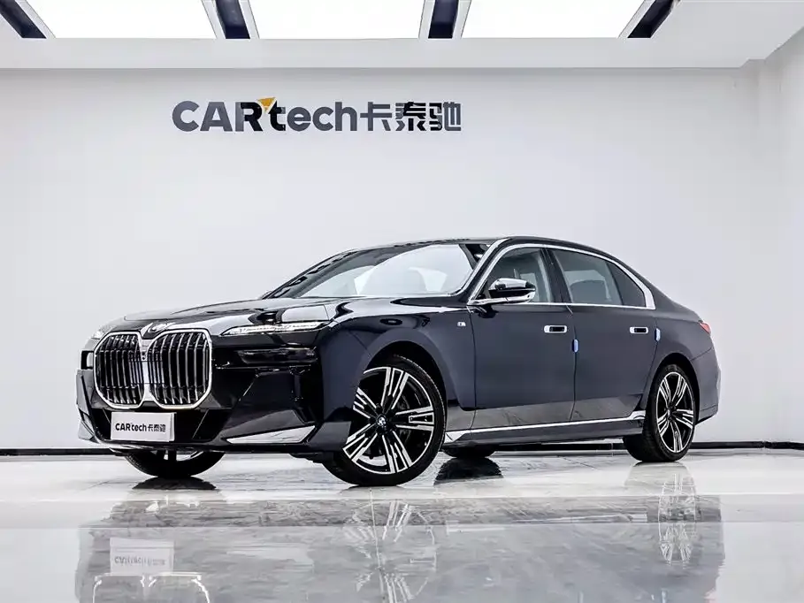 BMW 7 Series — фото 1