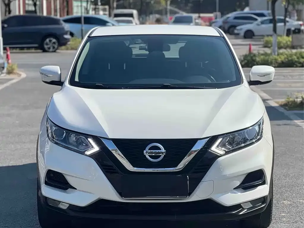 Nissan Qashqai — фото 1