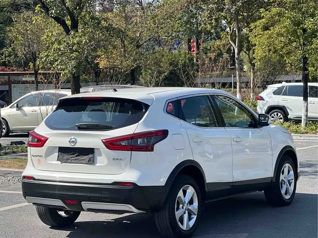 Nissan Qashqai — фото 9