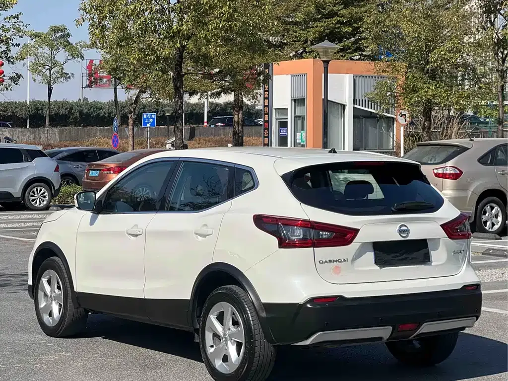 Nissan Qashqai — фото 8