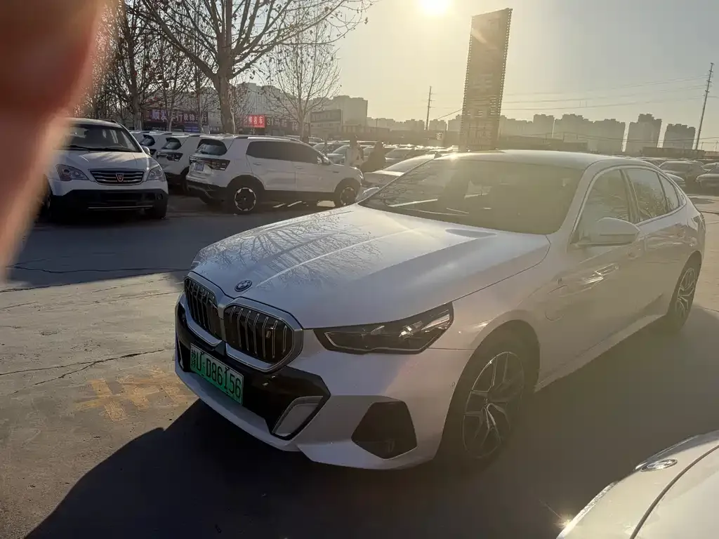 BMW i5 — фото 8