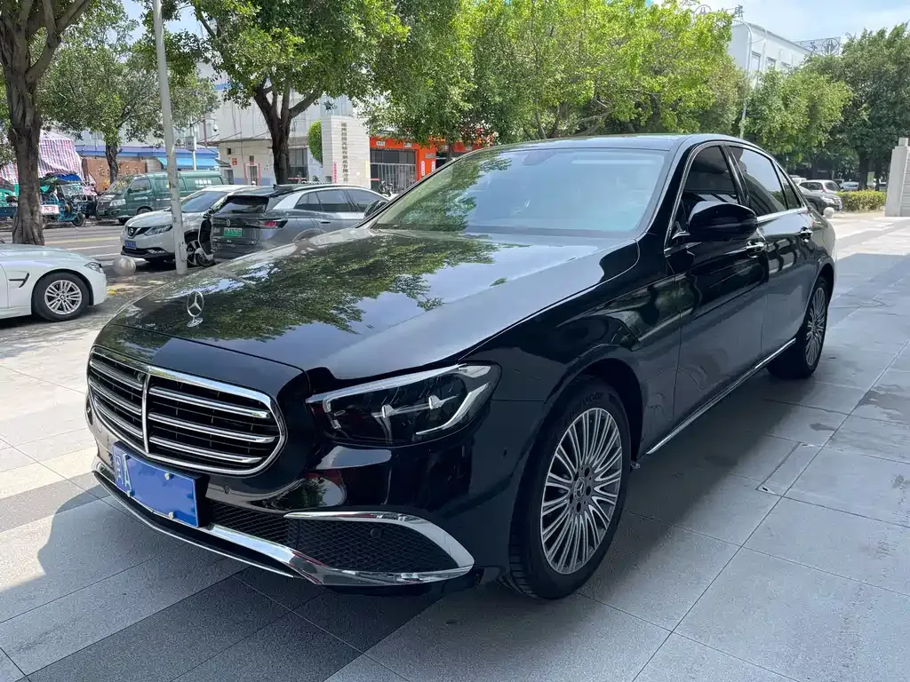 Mercedes-Benz E-Class — фото 1