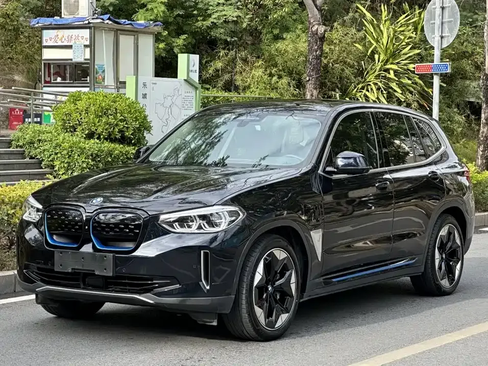 BMW iX3 — фото 1