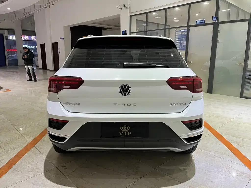 Volkswagen T-Roc — фото 7