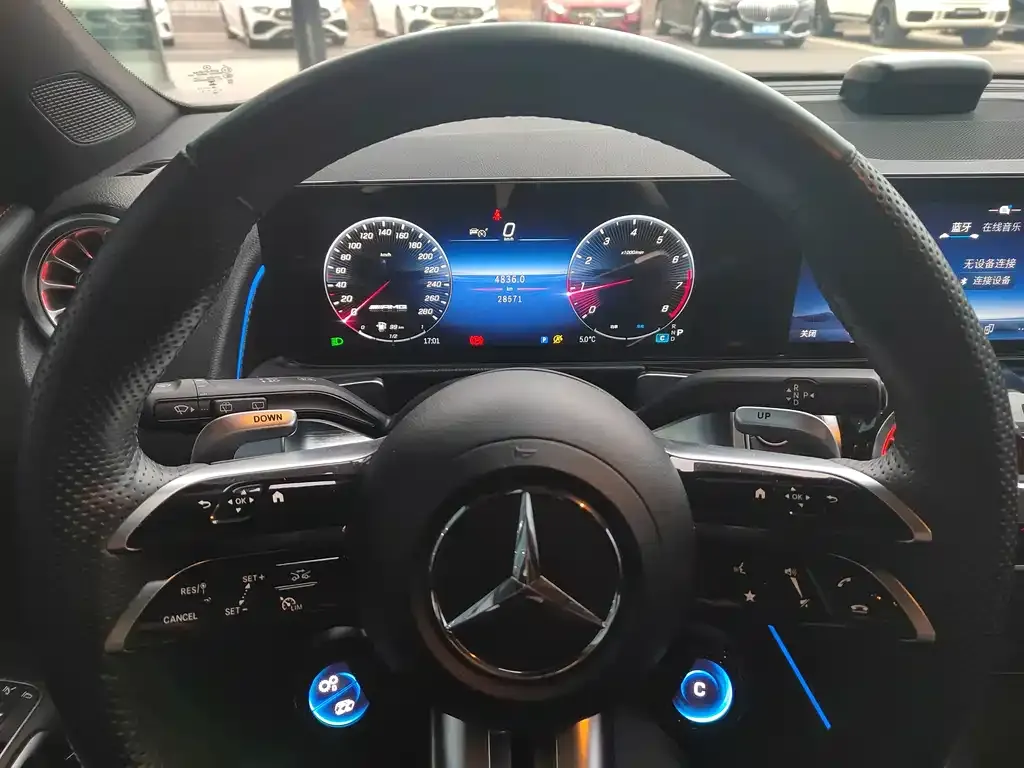 Mercedes-Benz GLB AMG — фото 6