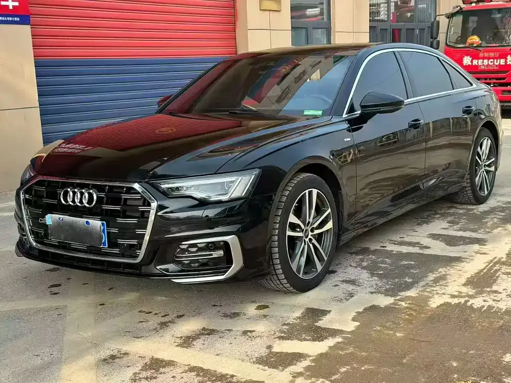 Audi A6L — фото 1